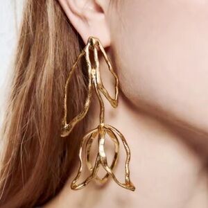 Heirloom Muse Sculpted Gold Earrings